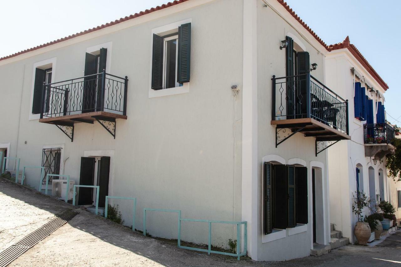 Villa @ Poros 포로스타운 외부 사진